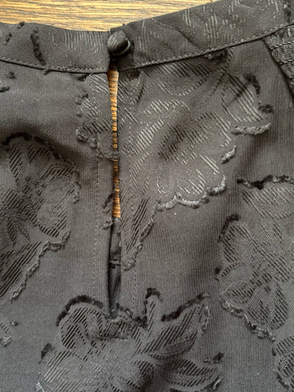 Ann Taylor Black Floral Jacquard Short Sleeve Top - Picture 6 of 6
